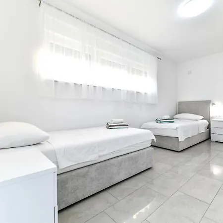 Willa Crowonder Sunrise With Swimming Pool And Seaview