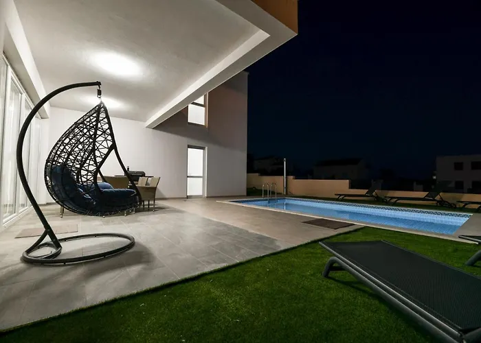 Crowonder Sunrise With Swimming Pool And Seaview Villa *
