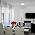 Crowonder Sunrise With Swimming Pool And Seaview Villa Vir