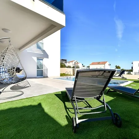 Crowonder Sunrise With Swimming Pool And Seaview Vir