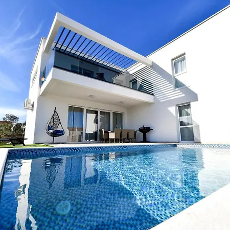 Βίλα Crowonder Sunrise With Swimming Pool And Seaview