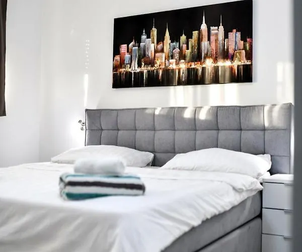 Crowonder Sunrise With Swimming Pool And Seaview Vir