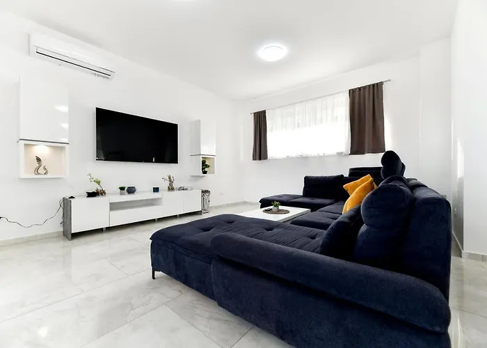 Βίλα Crowonder Sunrise With Swimming Pool And Seaview