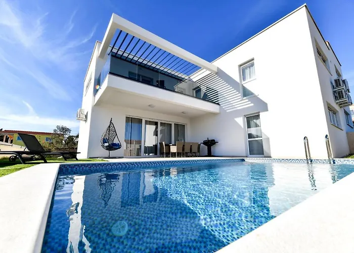 Βίλα Crowonder Sunrise With Swimming Pool And Seaview