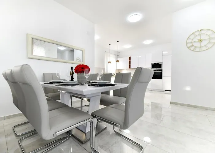 Βίλα Crowonder Sunrise With Swimming Pool And Seaview Vir