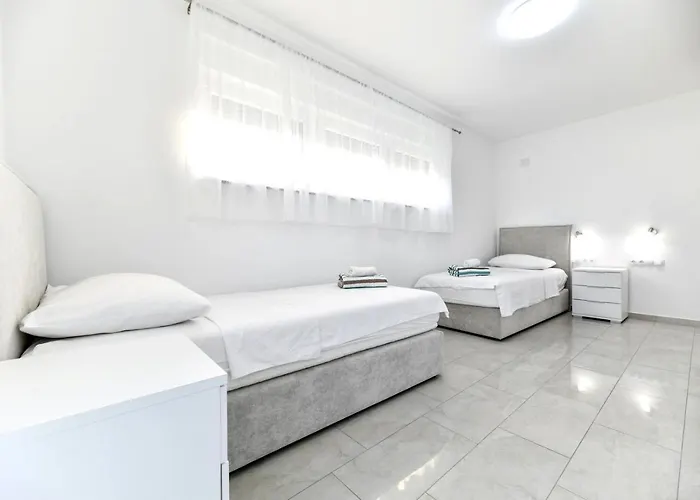 Вилла Crowonder Sunrise With Swimming Pool And Seaview
