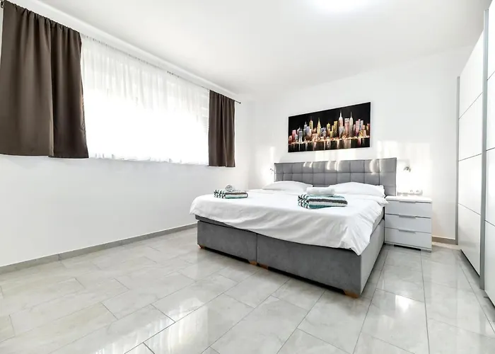 Crowonder Sunrise With Swimming Pool And Seaview Vir